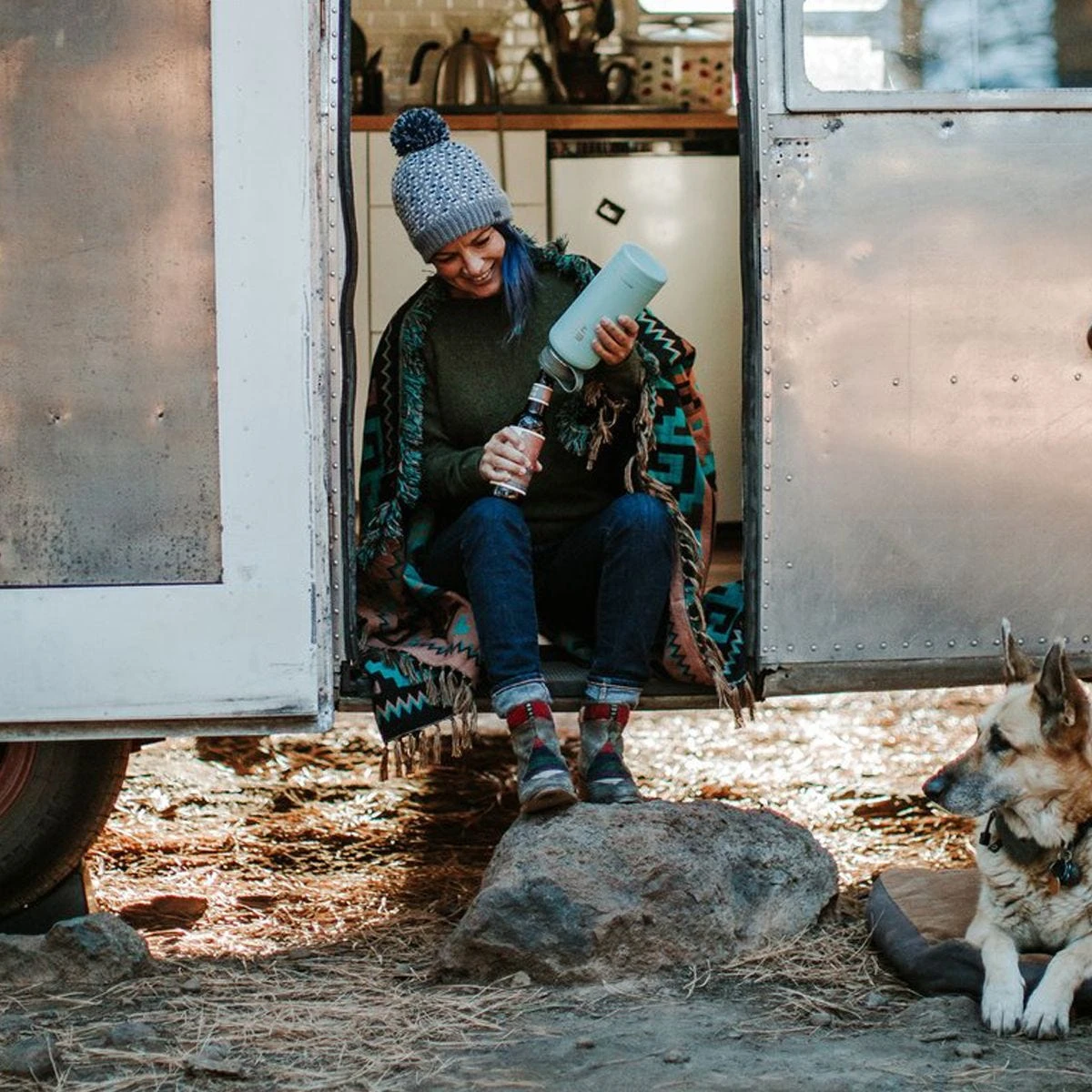 Earthwell Kewler Opener Vacuum Bottle 946ml Volcanic Black 5 Earthwell Kewler Opener Vacuum Bottle 946ml Volcanic Black - Image 3