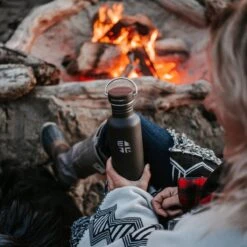 Earthwell Woodie Single Wall Bottle 800ml Walnut / Baja Sand 7 Earthwell Woodie Single Wall Bottle 800ml Walnut / Baja Sand -Military 1st Shop earthwell woodie sw lifestyle 02 1 13