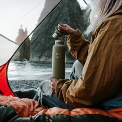 Earthwell Woodie Vacuum Bottle 650ml Walnut / Volcanic Black -Military 1st Shop earthwell woodie vb lifestyle 002 8