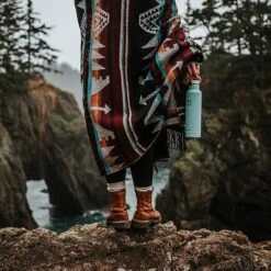 Earthwell Woodie Vacuum Bottle 650ml Pine / Volcanic Black -Military 1st Shop earthwell woodie vb lifestyle 003 2